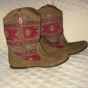 Minnetonka boots